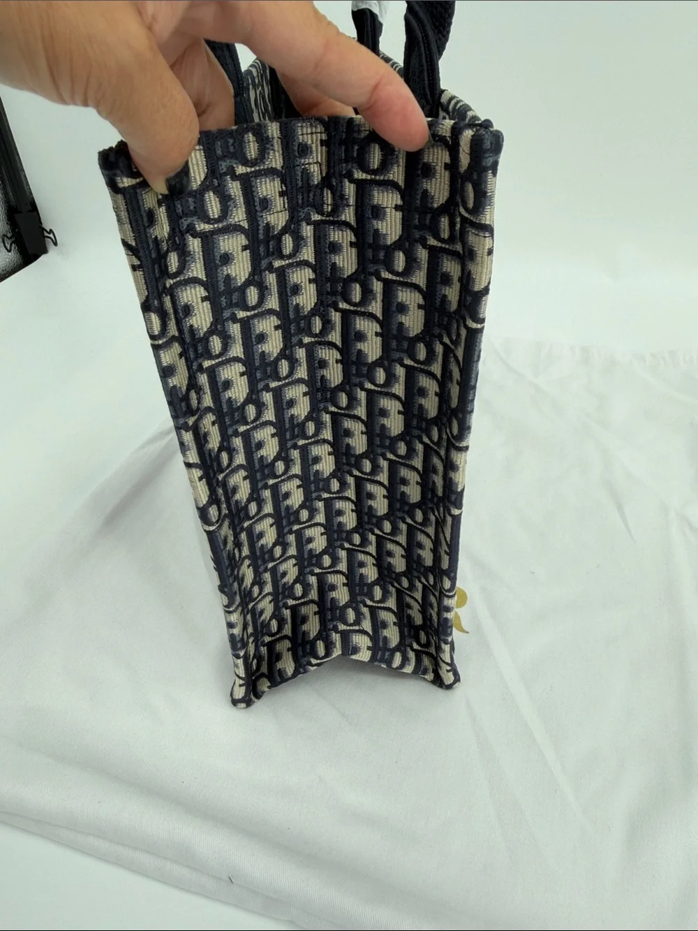 Medium Book Tote woth Strap structured accents features